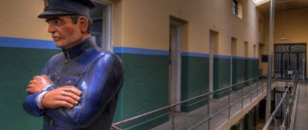 LA CÁRCEL DEL FIN DEL MUNDO | Lumiton
