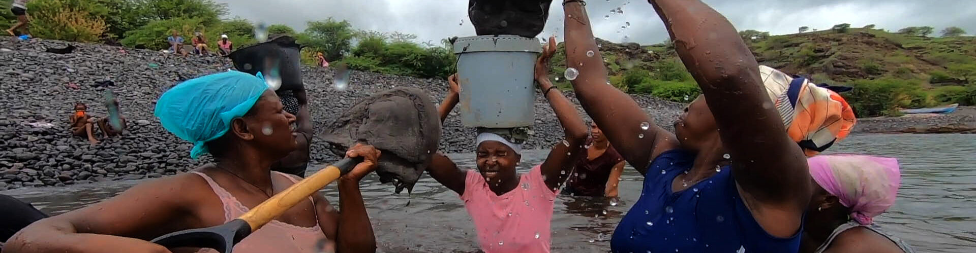 MUDJERIS DI AREIA (MUJERES DE ARENA)