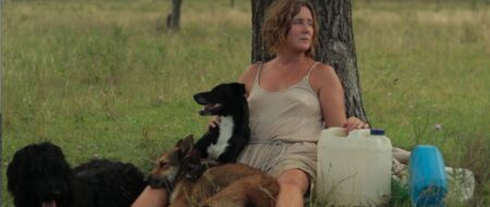 LA MUJER DE LOS PERROS | Lumiton