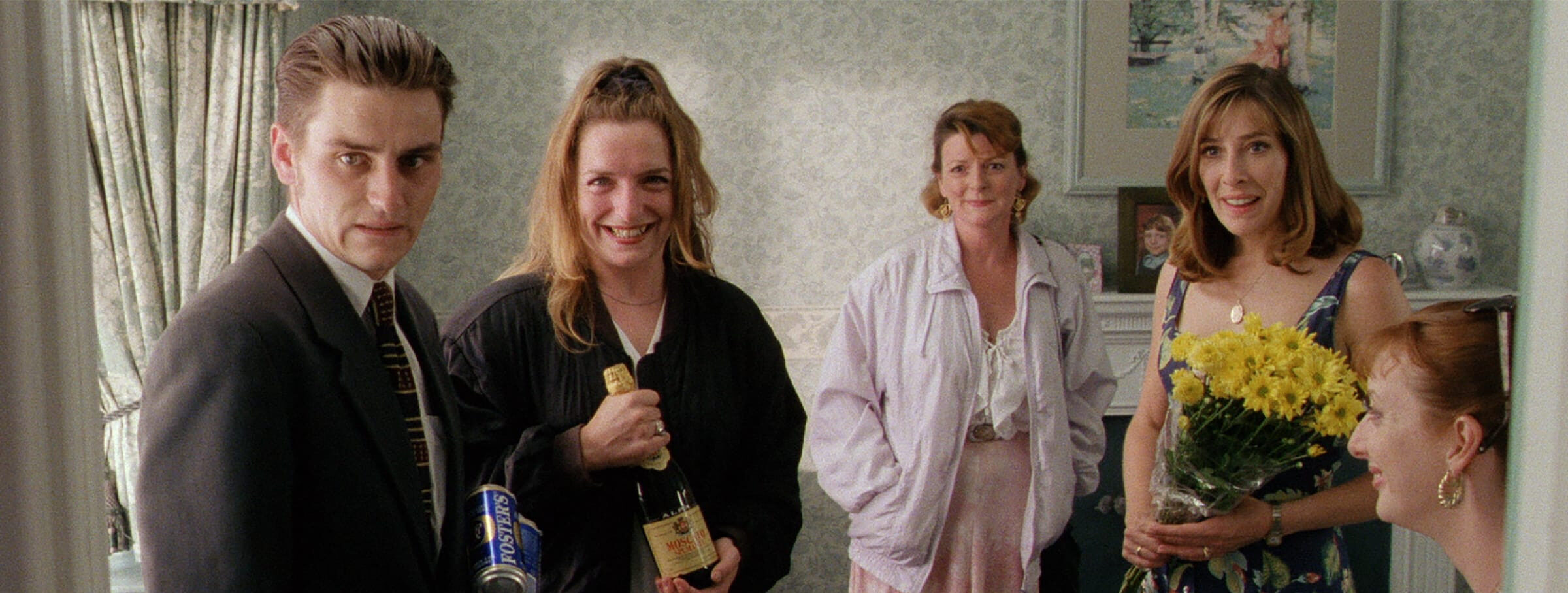 VECINE VECINE | MIKE LEIGH EN CC MUNRO | Lumiton