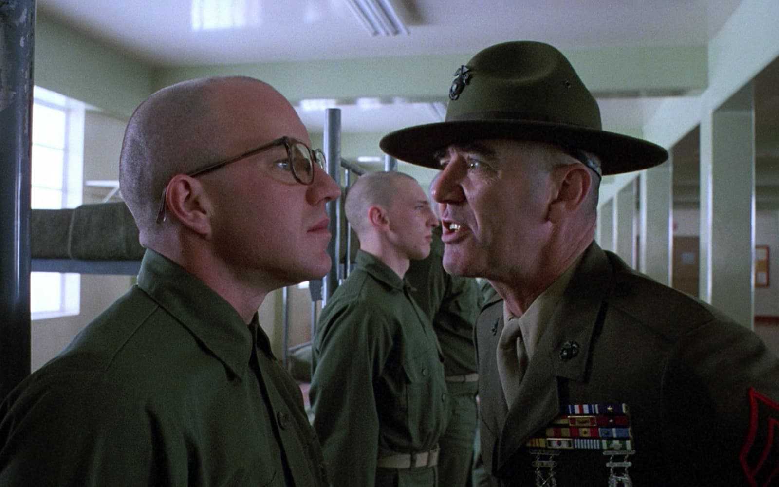 NACIDO PARA MATAR (FULL METAL JACKET)