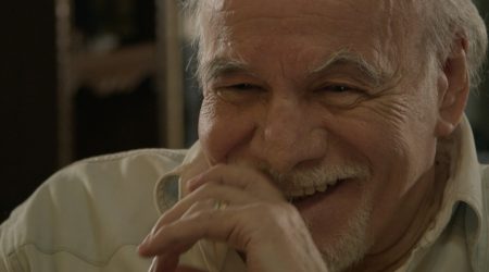 UN HOMBRE QUE ESCRIBE | Lumiton