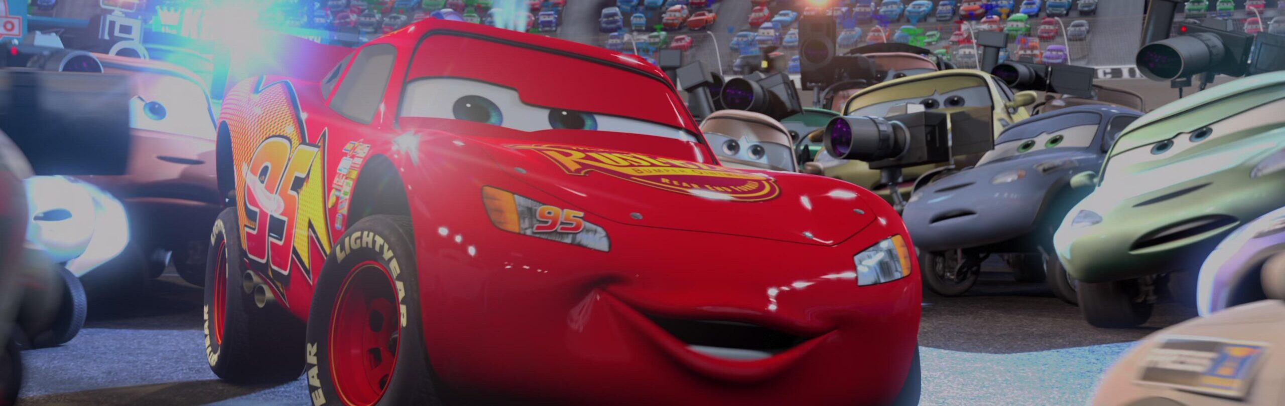 CARS: UNA AVENTURA SOBRE RUEDAS